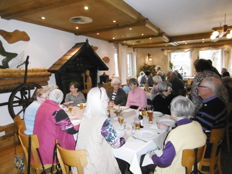 Gr&uuml;nkohlessen mit Showprogramm