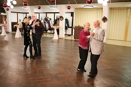 Festliches Weihnachtsessen mit tollem Unterhaltungsprogramm