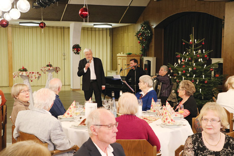 Festliches Weihnachtsessen mit tollem Unterhaltungsprogramm