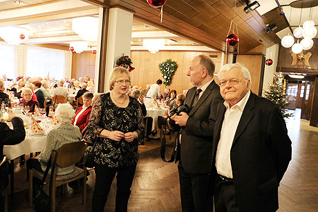 Festliches Weihnachtsessen mit tollem Unterhaltungsprogramm