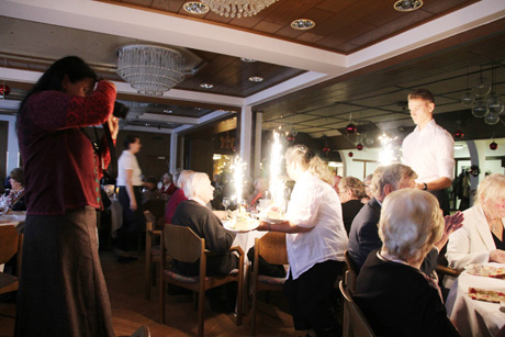 Festliches Weihnachtsessen mit tollem Unterhaltungsprogramm