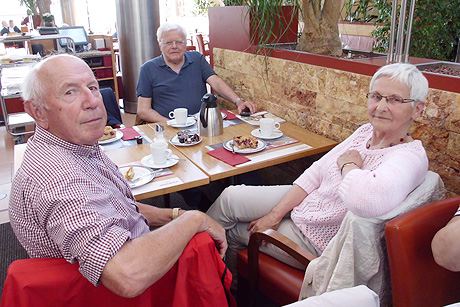 Modellschau und Tour im Flughafen
