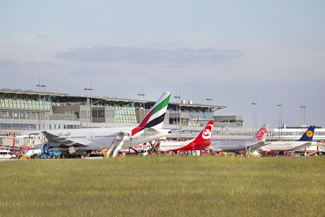 Modellschau und Tour im Flughafen