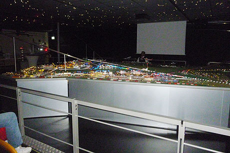 Modellschau und Tour im Flughafen