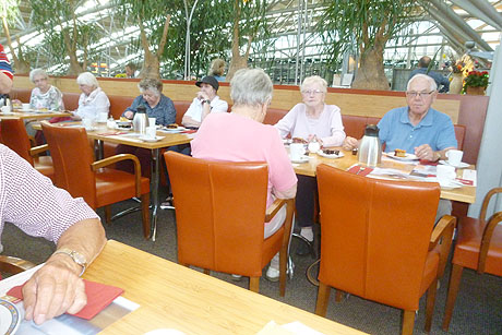 Modellschau und Tour im Flughafen