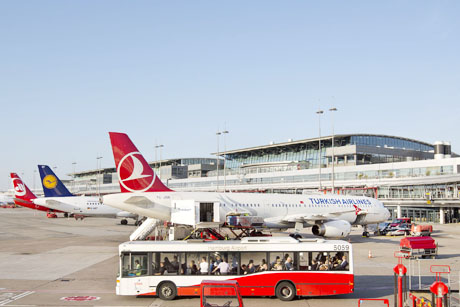 Modellschau und Tour im Flughafen