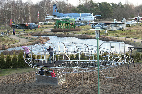 Luftschiffe, Flugzeuge und Hubschrauber im Aeronauticum