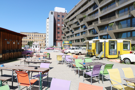 Knatternde Ostalgie am Checkpoint Charlie