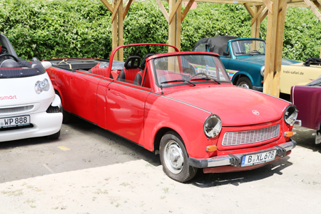 Knatternde Ostalgie am Checkpoint Charlie