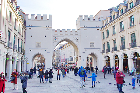 Mehr als Berge, Schlösser und Trachten