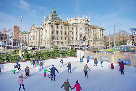 Mehr als Berge, Schlösser und Trachten