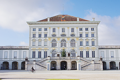 Mehr als Berge, Schlösser und Trachten