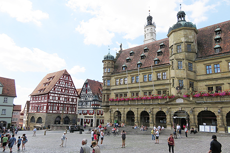 Mehr als Berge, Schlösser und Trachten