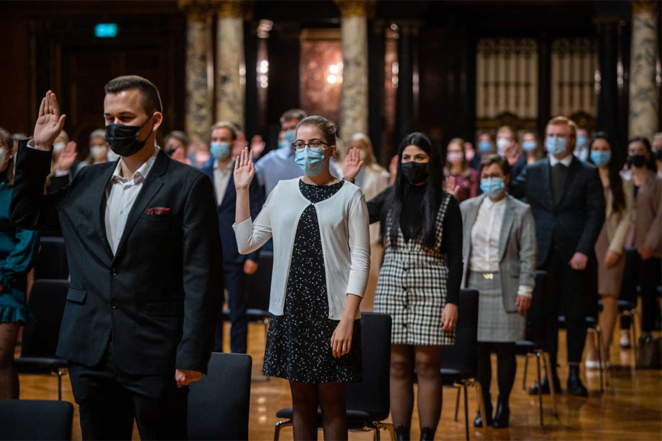 166 Nachwuchskr&auml;fte f&uuml;r die hamburgische Verwaltung