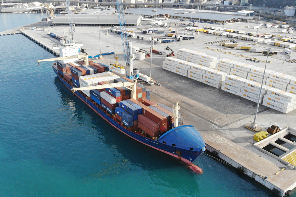 Erstes Containerschiff am neuen HHLA-Terminal in Triest abgefertigt