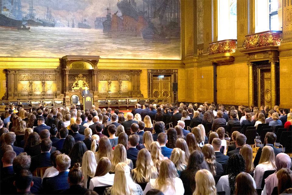 255 Nachwuchskr&auml;fte f&uuml;r die hamburgische Verwaltung