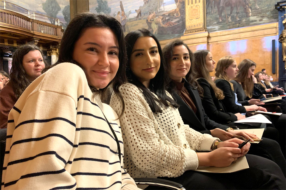 Mehr Lehrkr&auml;fte bei historischem Sch&uuml;lerzuwachs