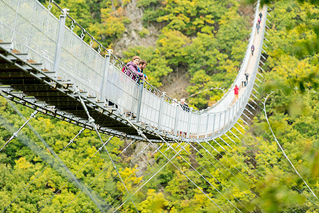 Hängeseilbrücke Geierlay im Hunsrück, Foto: (c) Rheinland-Pfalz Tourismus GmbH/Dominik Ketz
