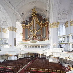 Die große Steinmeyer-Orgel in der Hauptkirche St. Michaelis