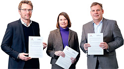 Volker Wiedemann, 'Leiter Personalamt', Julia Sprei, 'Geschäftsführerin ZAF', und Prof. Dr. Micha Treuscher, 'Präsident HAW Hamburg', Foto:  Philipp Meuser